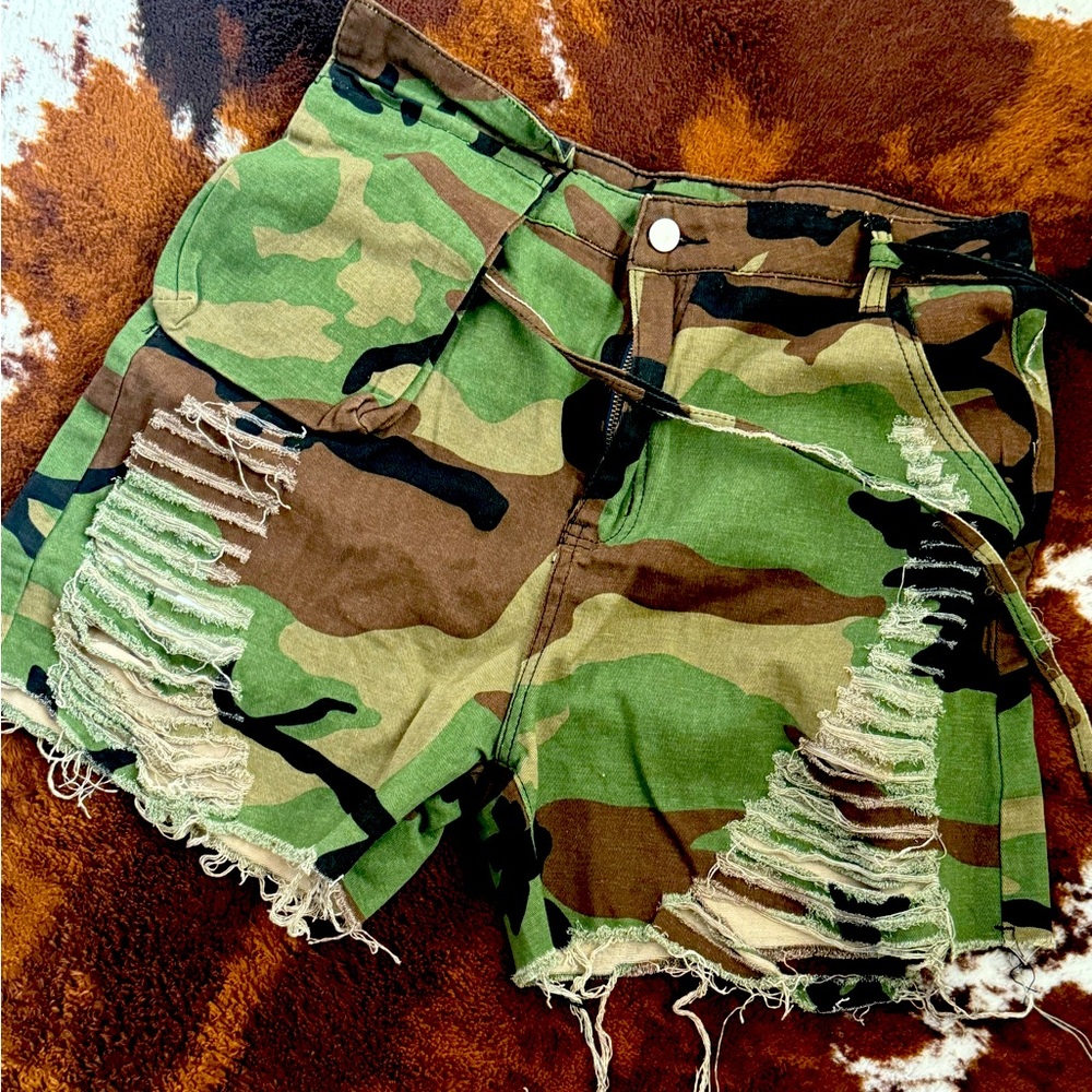 NWOT CAMO Shorts.